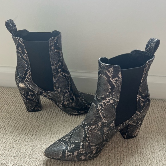 Steve Madden Subtle Snake Embossed
Chelsea Boot (Women) - Picture 7 of 9